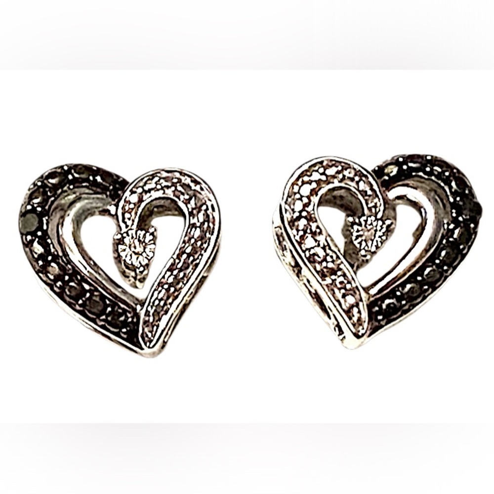 JB Robinson Jewelers Heart Earrings